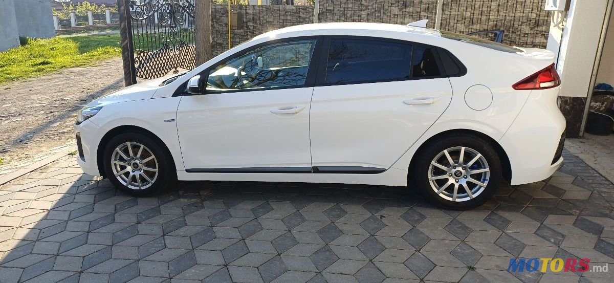 2019' Hyundai Ioniq photo #3