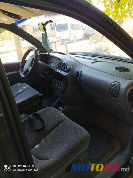 1999' Chrysler Voyager photo #3