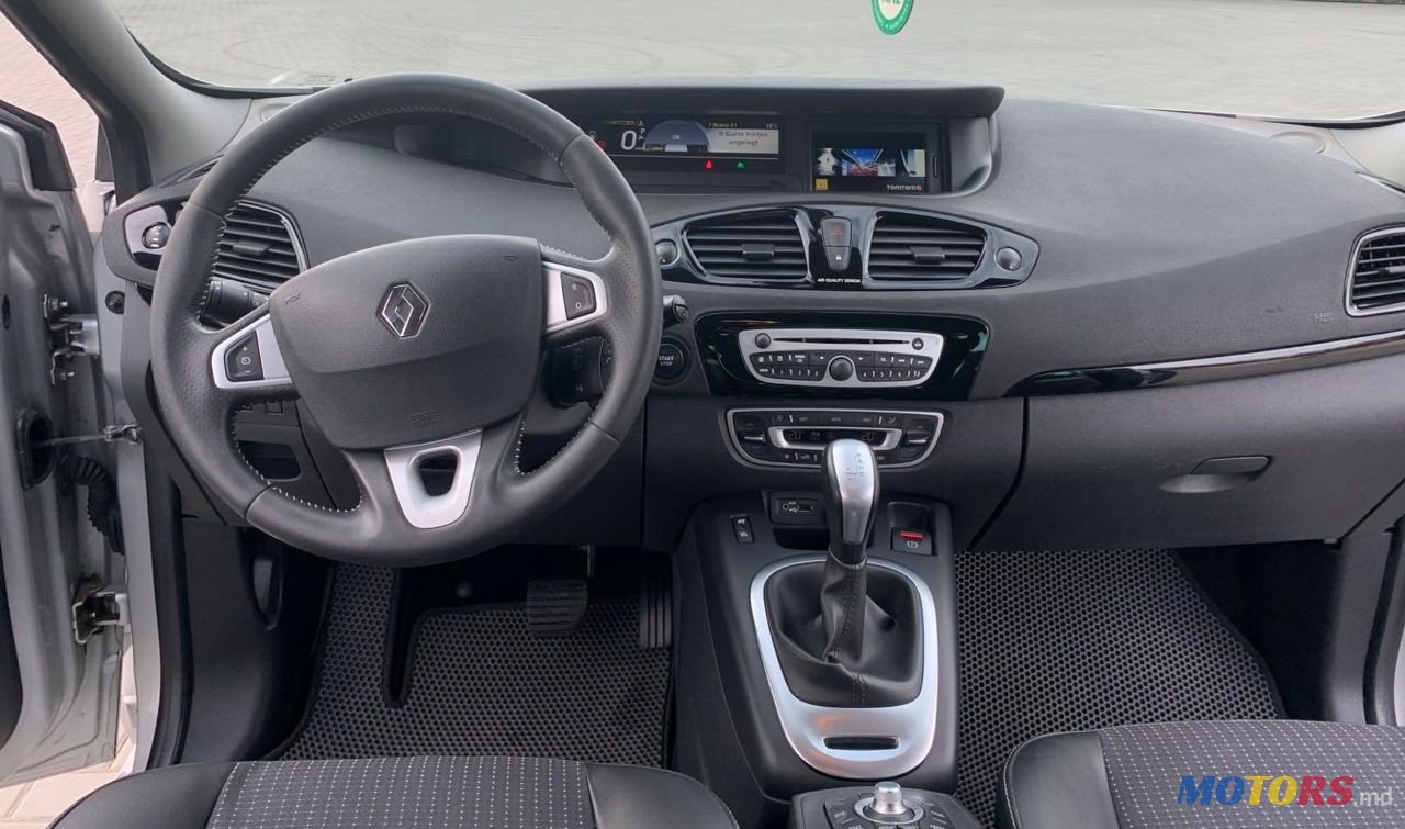 2011' Renault Scenic photo #6
