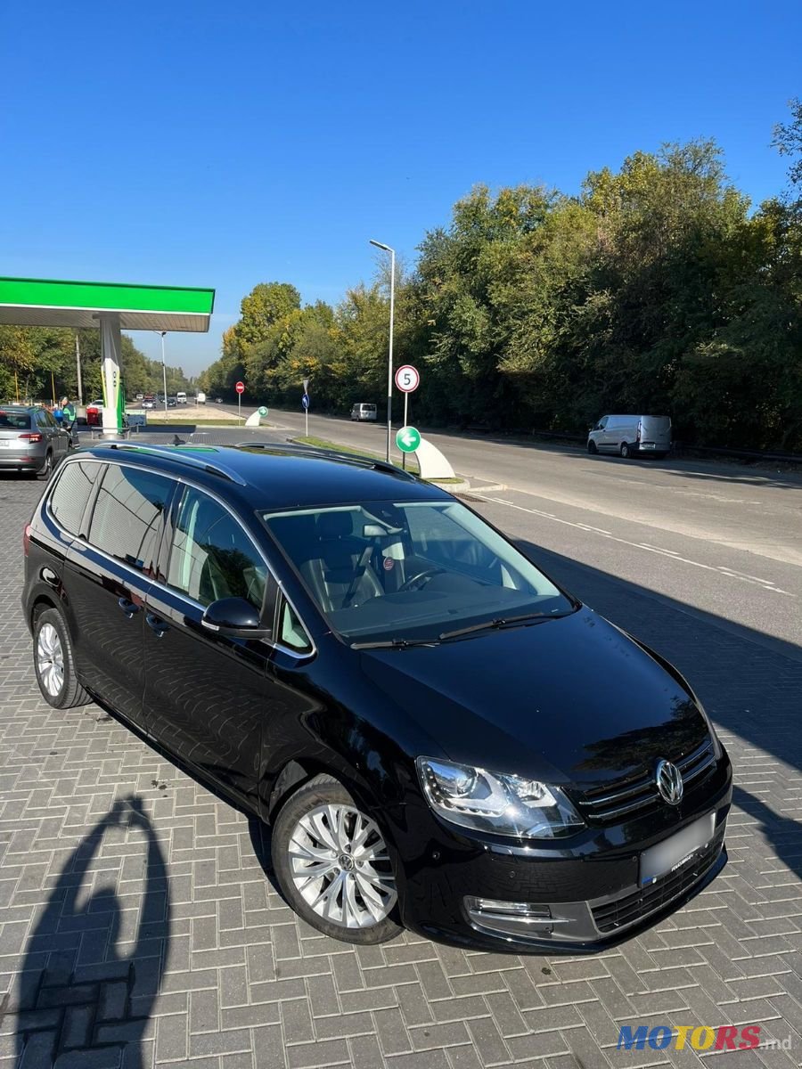 2012' Volkswagen Sharan photo #3