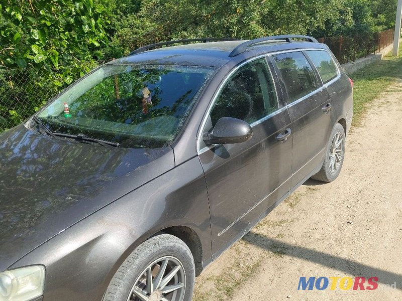 2008' Volkswagen Passat photo #2