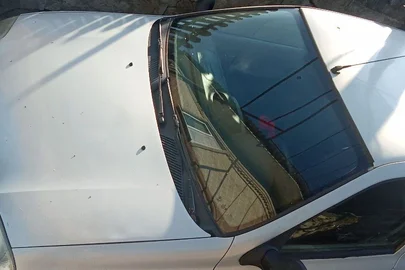 2001' Renault Clio Symbol