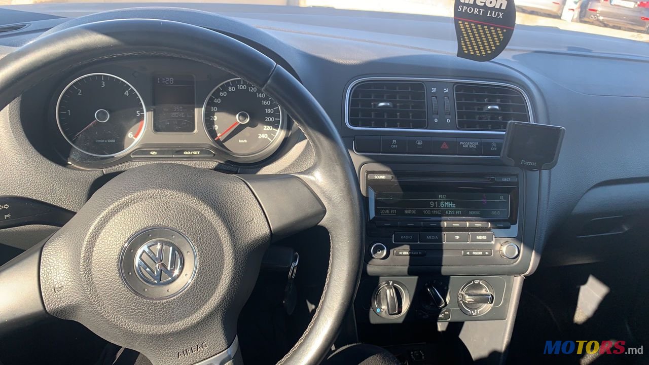 2012' Volkswagen Polo photo #6