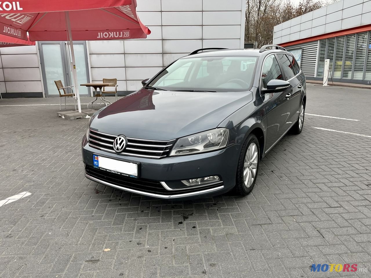 2011' Volkswagen Passat photo #1