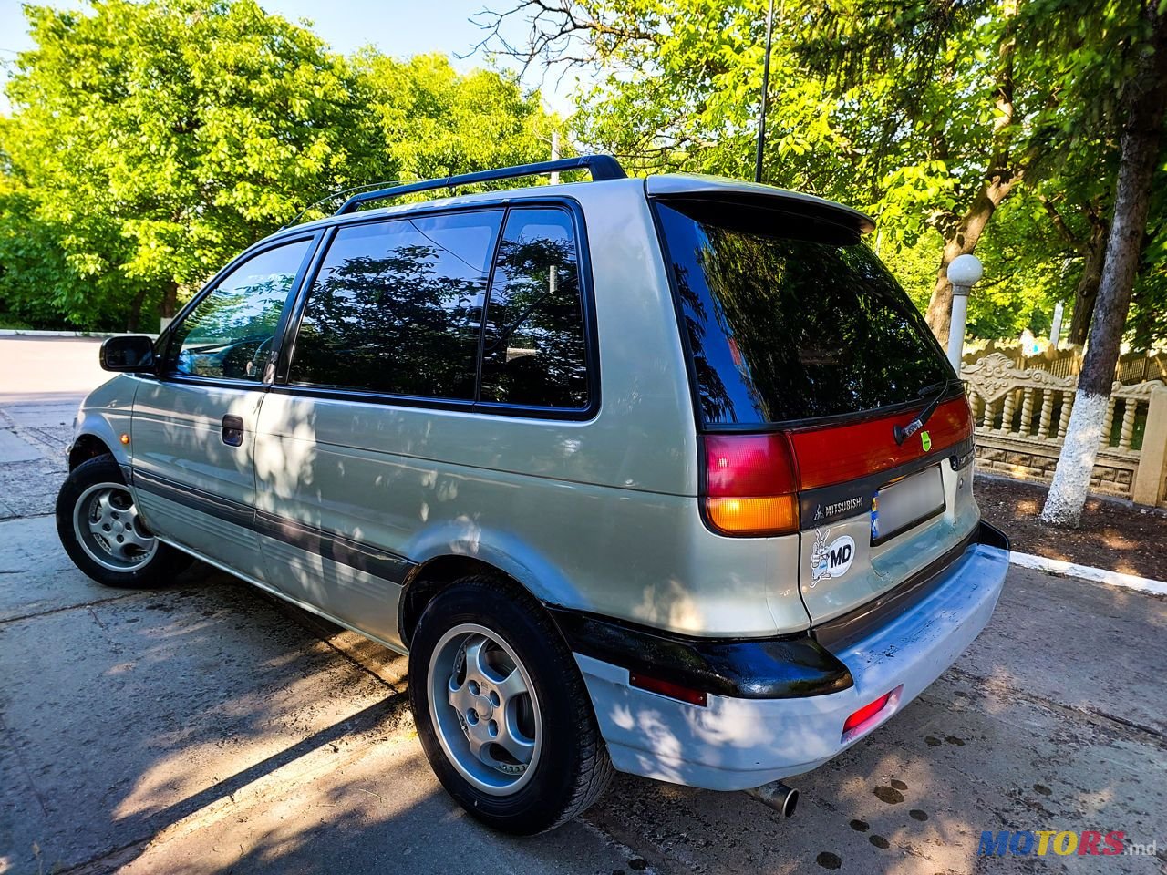 1995' Mitsubishi Space Runner photo #3