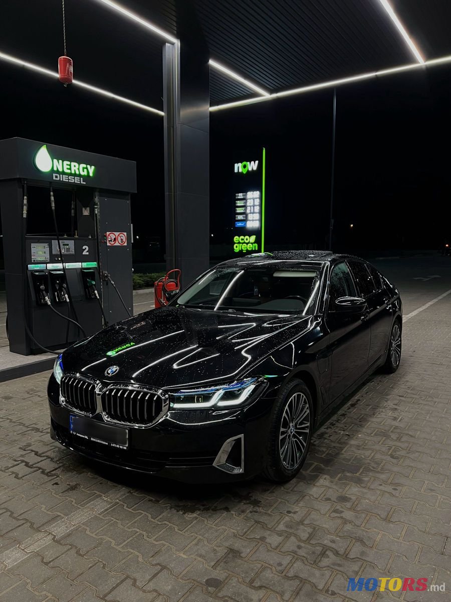 2021' BMW 5 Series photo #2