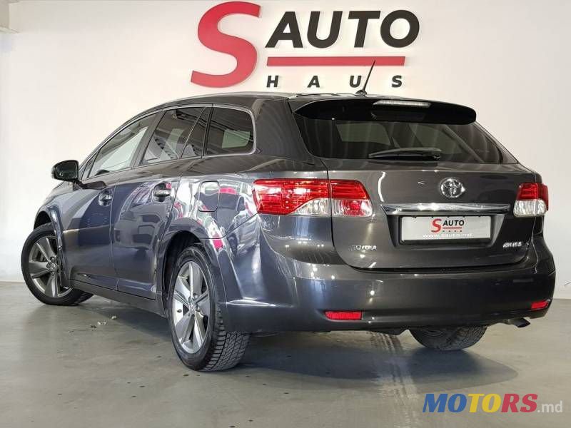 2014' Toyota Avensis photo #3