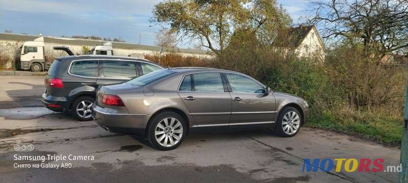 2010' Volkswagen Phaeton photo #2