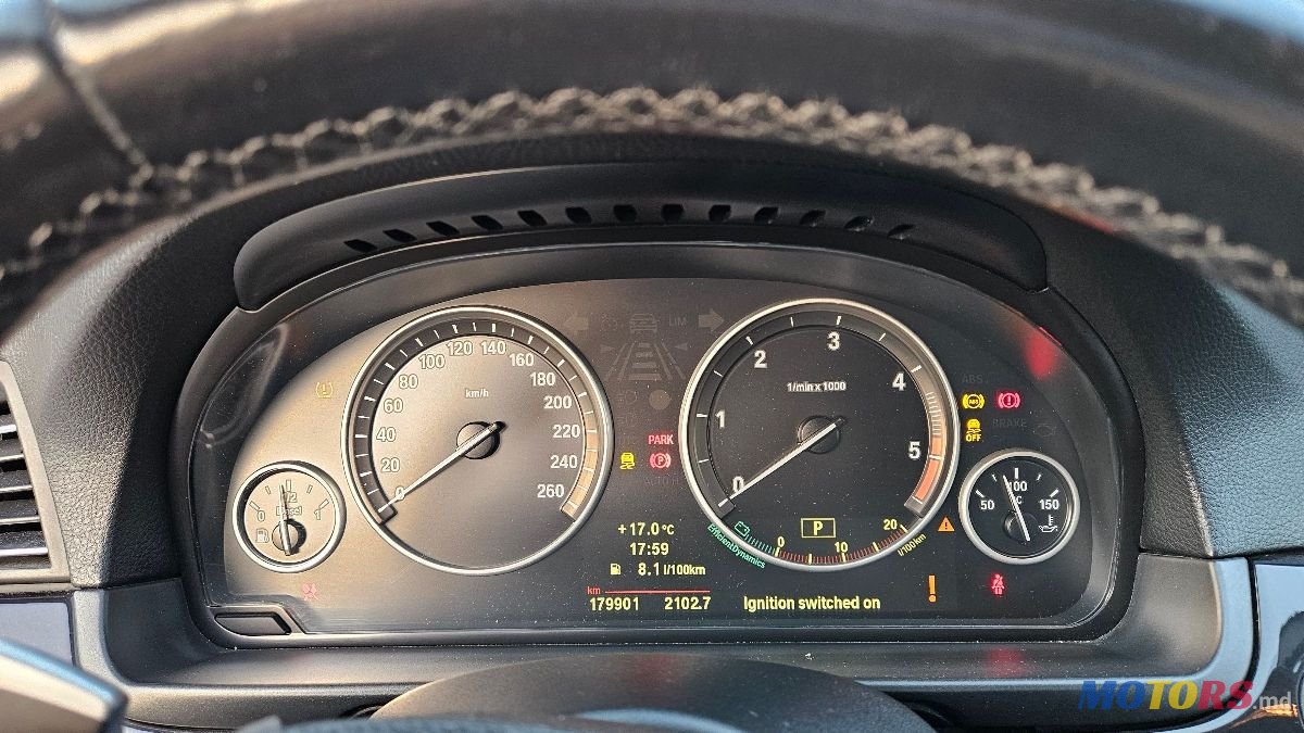 2011' BMW 5 Series photo #6