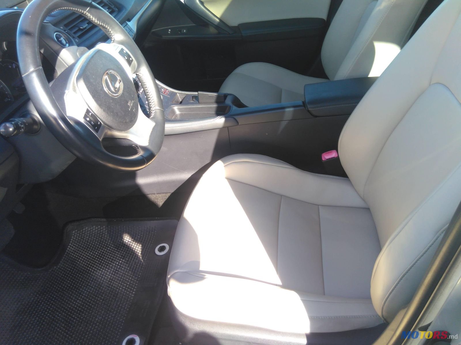 2012' Lexus CT photo #3