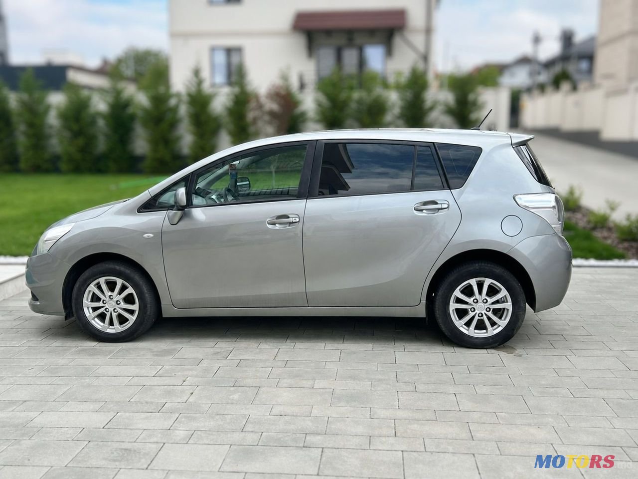 2011' Toyota Verso photo #1
