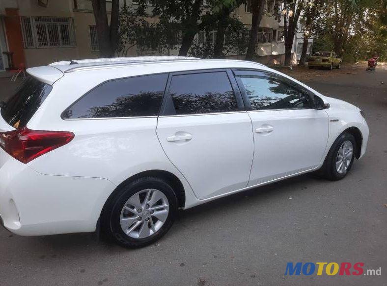 2013' Toyota Auris photo #2