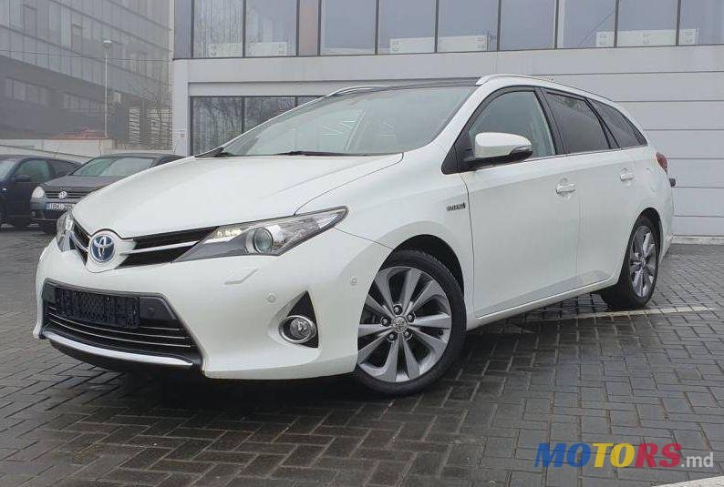 2013' Toyota Auris photo #1