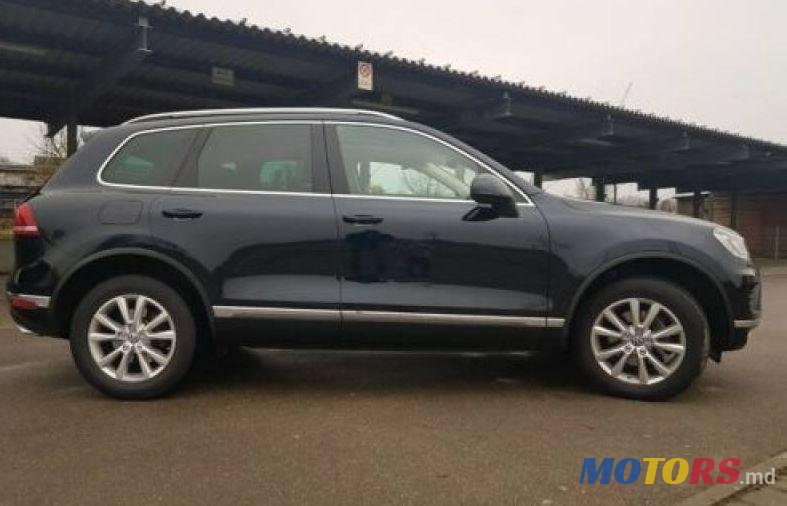 2015' Volkswagen Touareg photo #1
