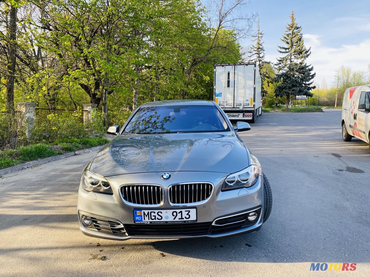 2015' BMW 5 Series photo #2