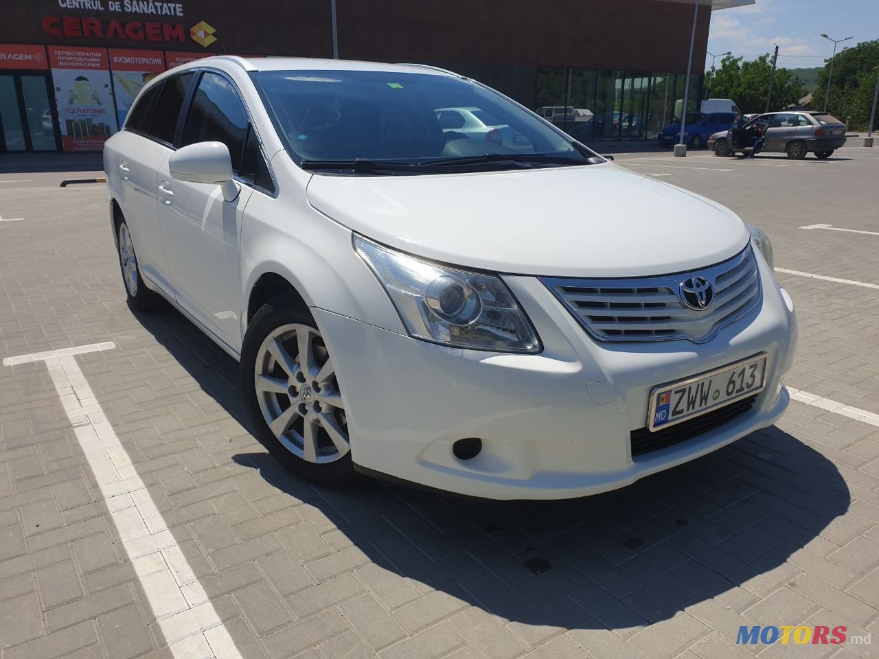 2011' Toyota Avensis photo #2