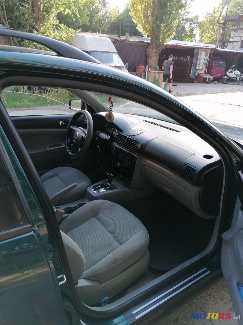 2002' Volkswagen Passat photo #4