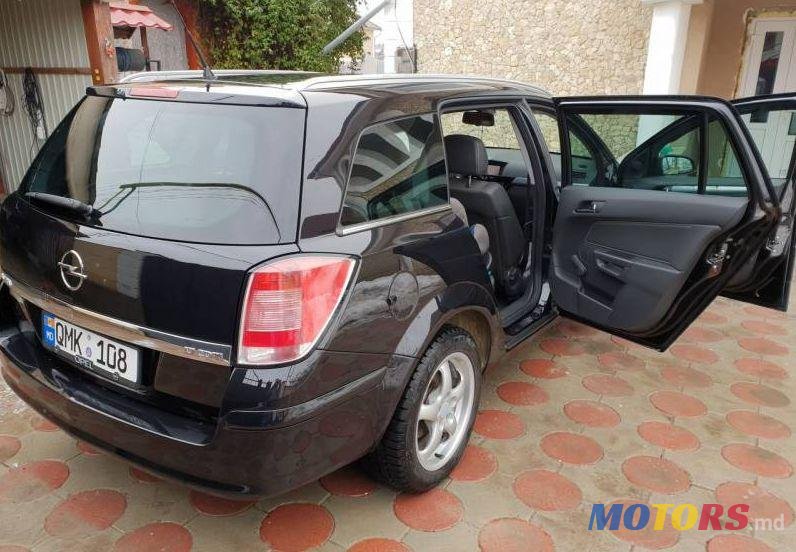 2010' Opel Astra photo #1