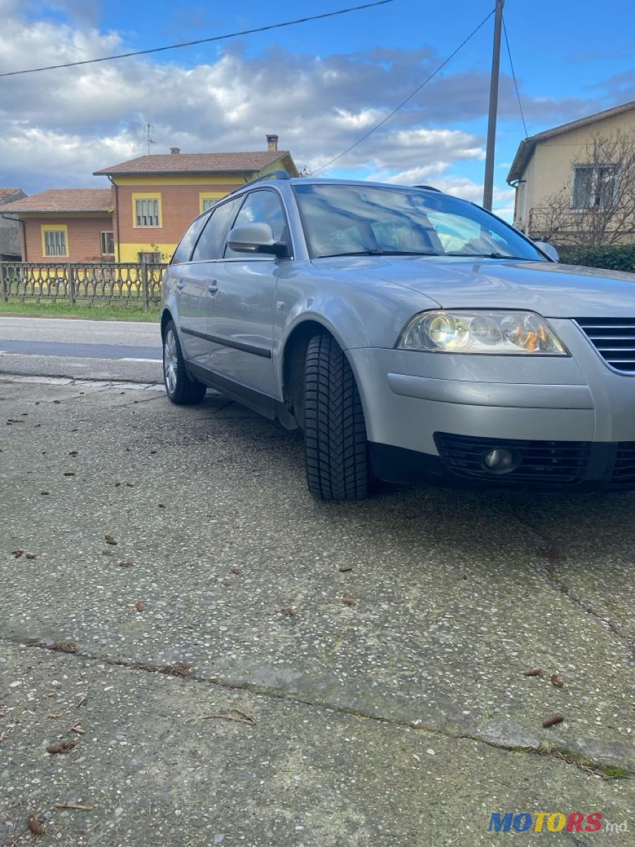 2005' Volkswagen Passat photo #2