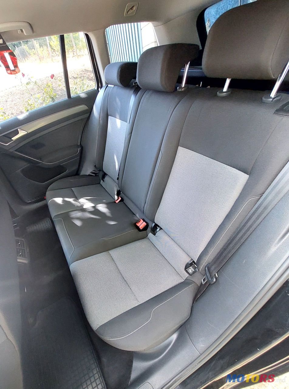 2014' Volkswagen Golf photo #6