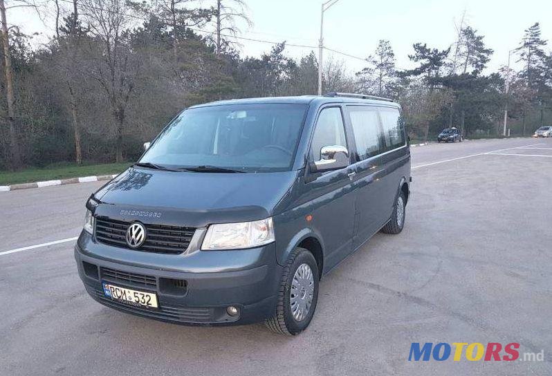 2004' Volkswagen Transporter photo #2