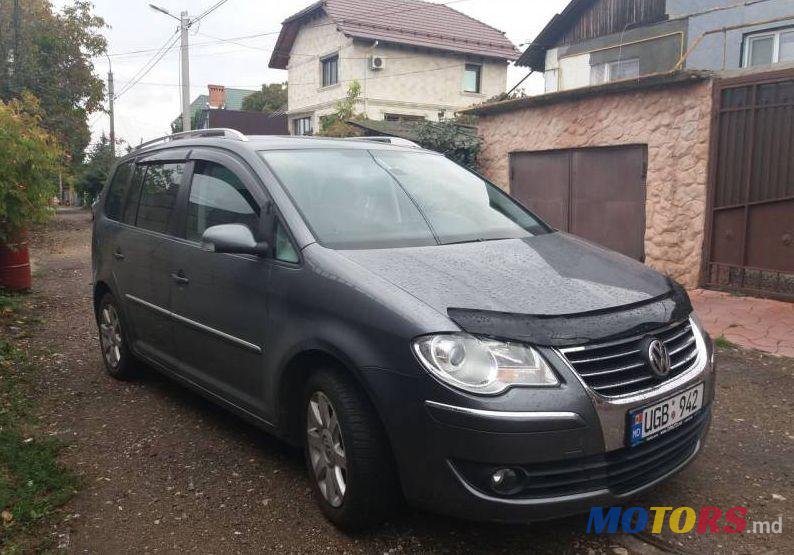 2007' Volkswagen Touran photo #2