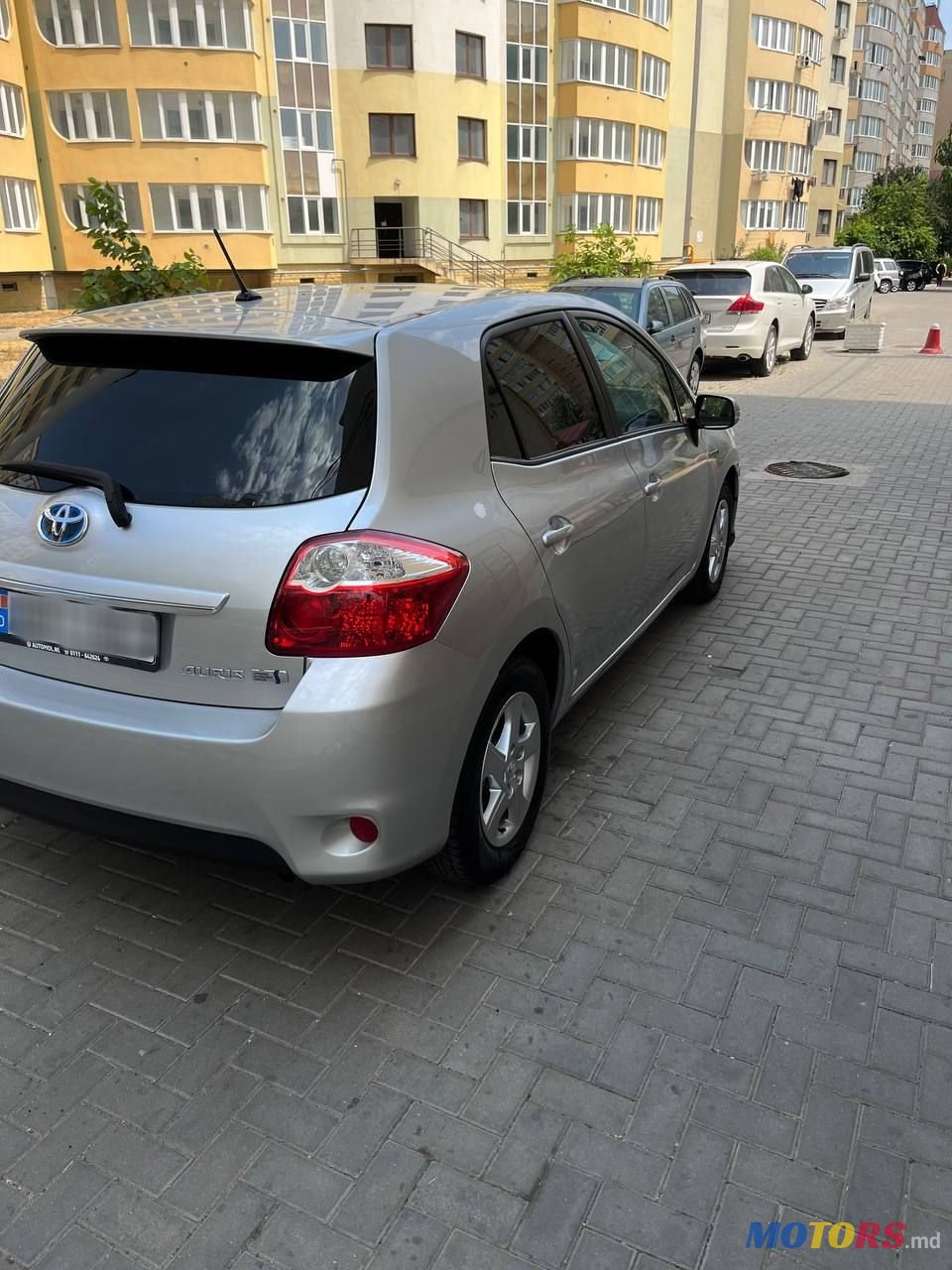 2011' Toyota Auris photo #5