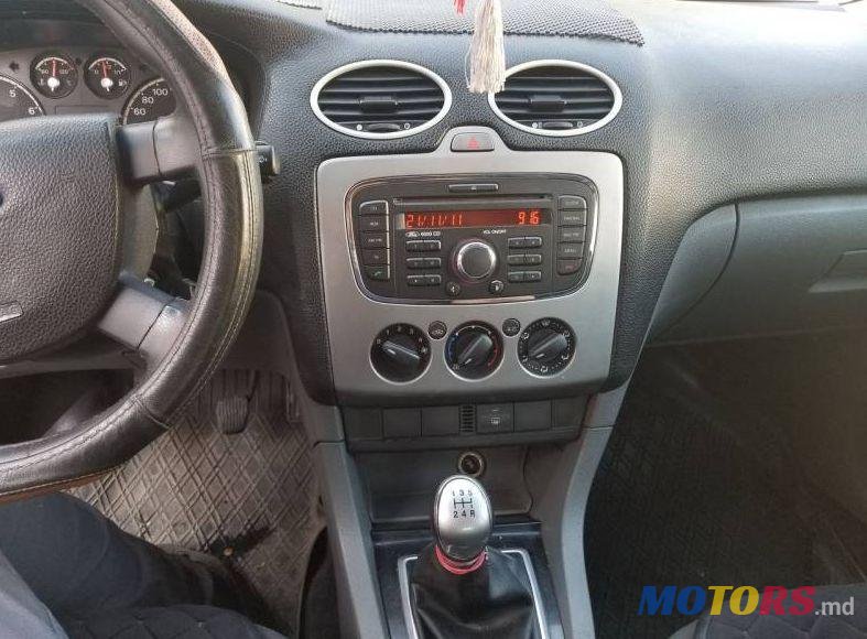 2011' Ford Focus photo #3