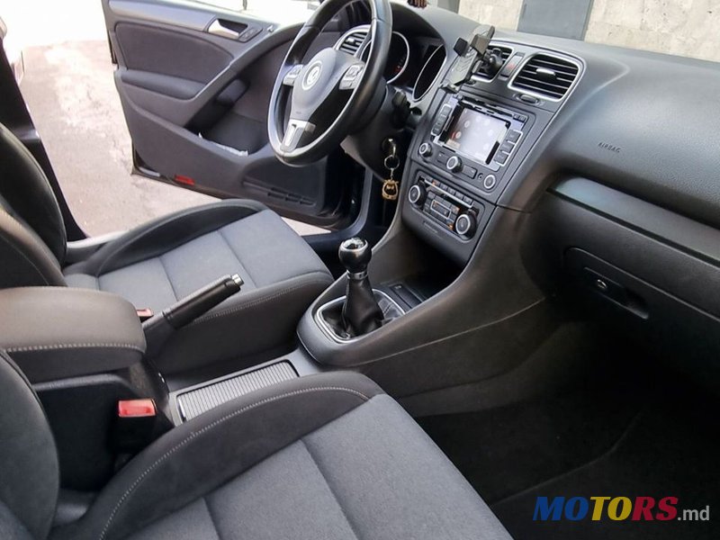 2011' Volkswagen Golf photo #4