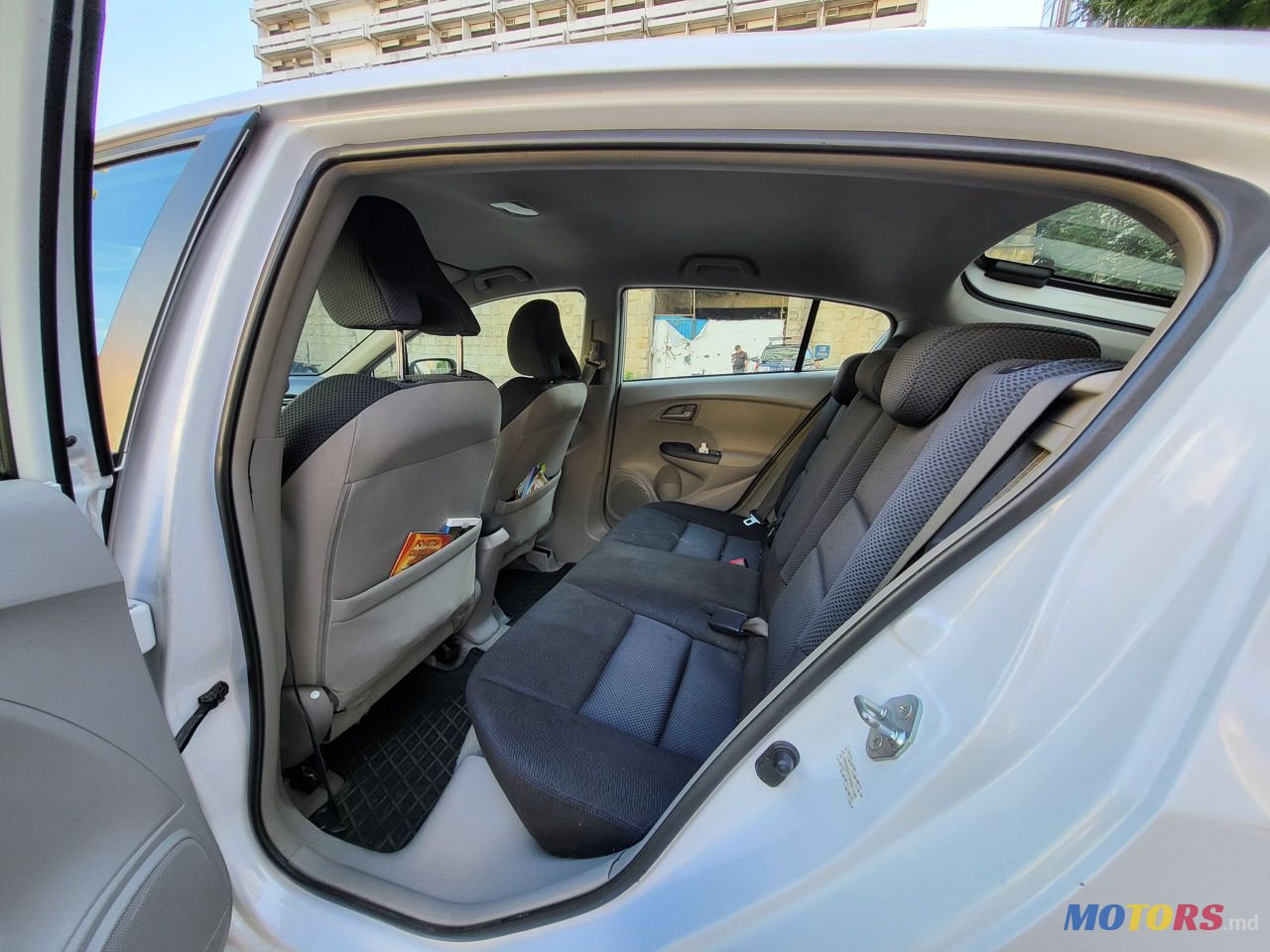 2010' Honda Insight photo #4