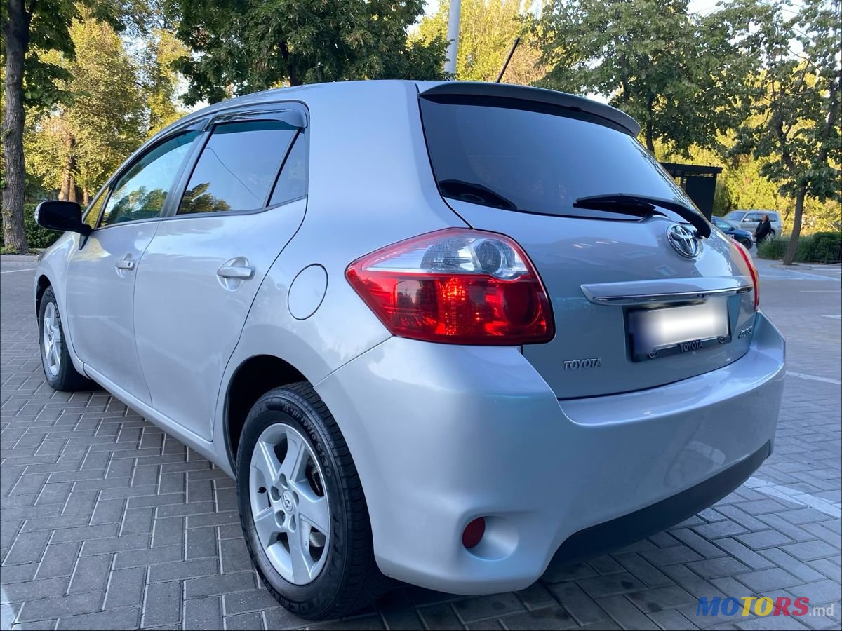 2012' Toyota Auris photo #1