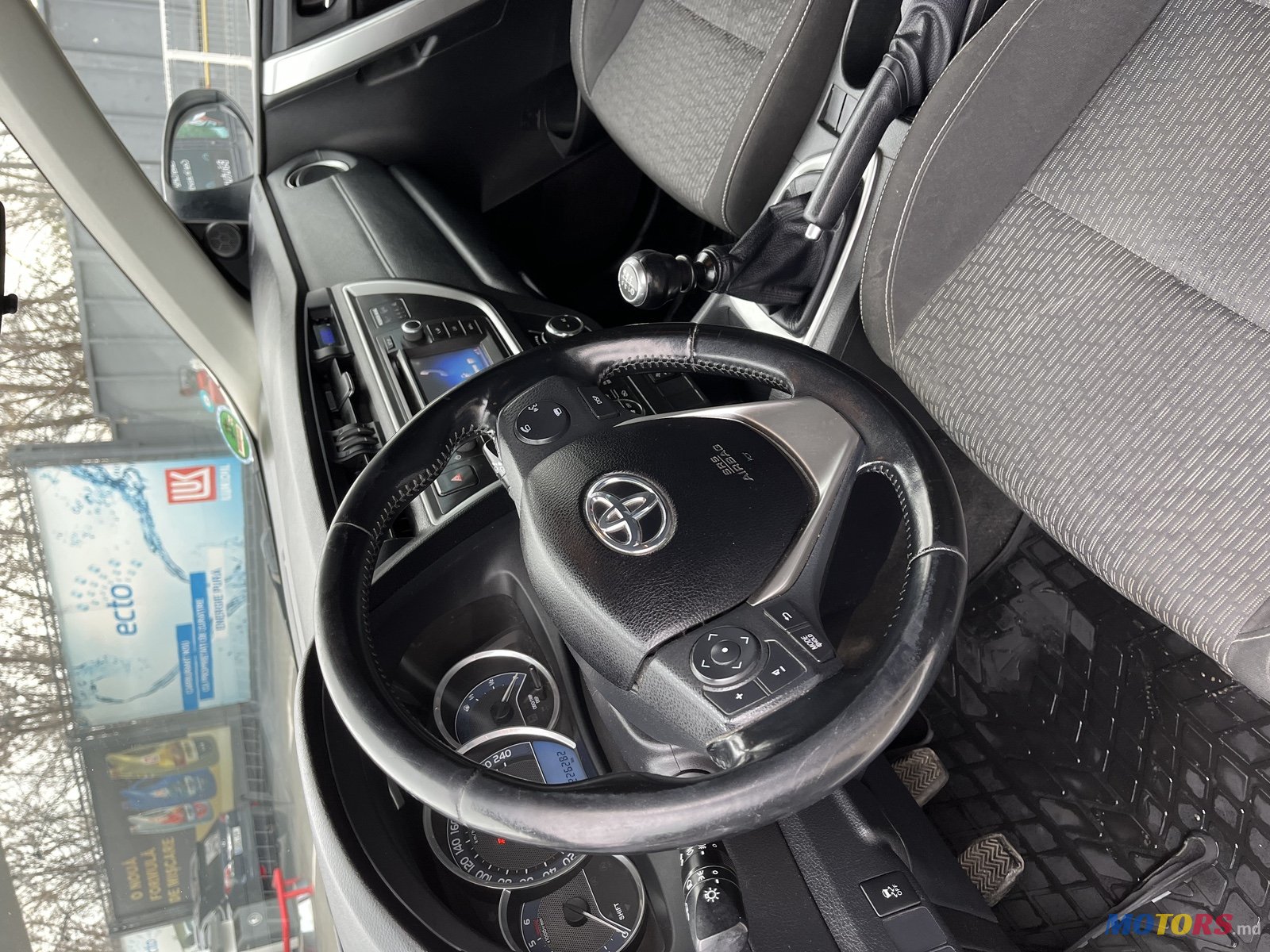 2014' Toyota Auris photo #5