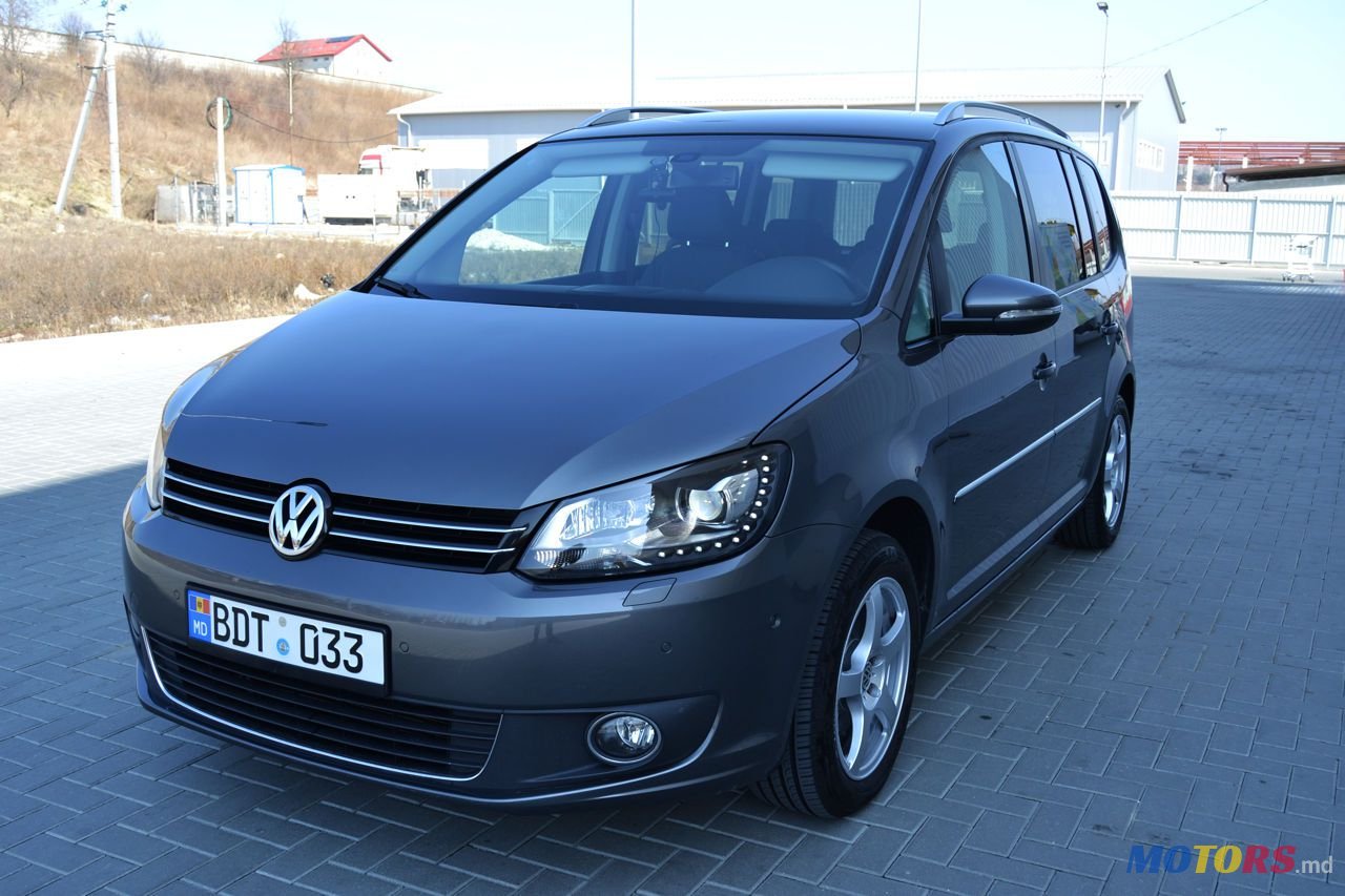 2012' Volkswagen Touran photo #1