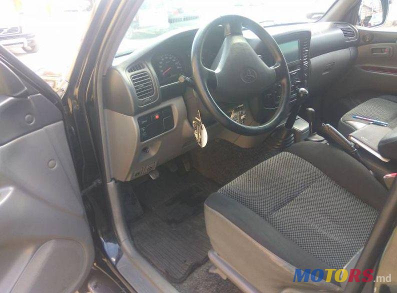 2001' Toyota Land Cruiser photo #1