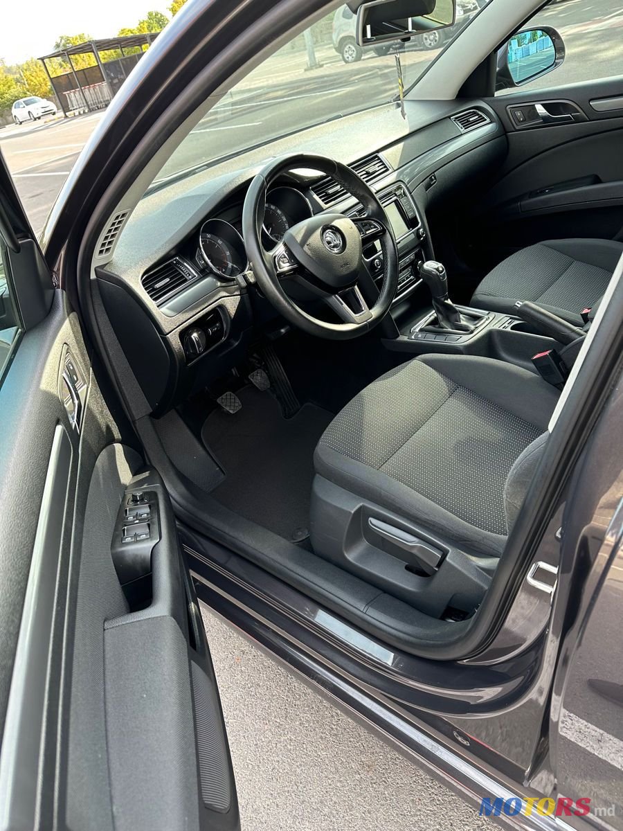 2010' Skoda Superb photo #6