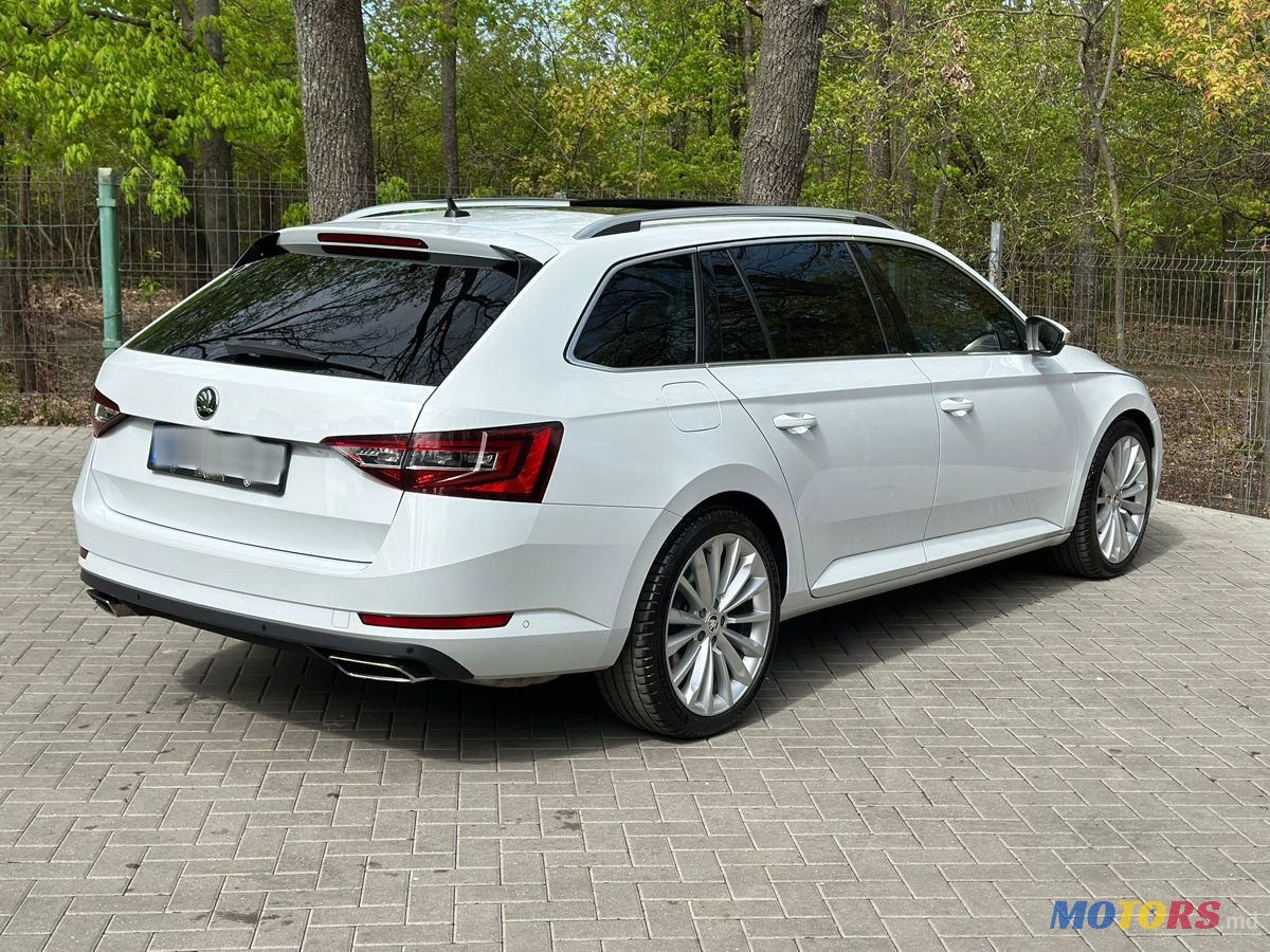 2016' Skoda Superb photo #5