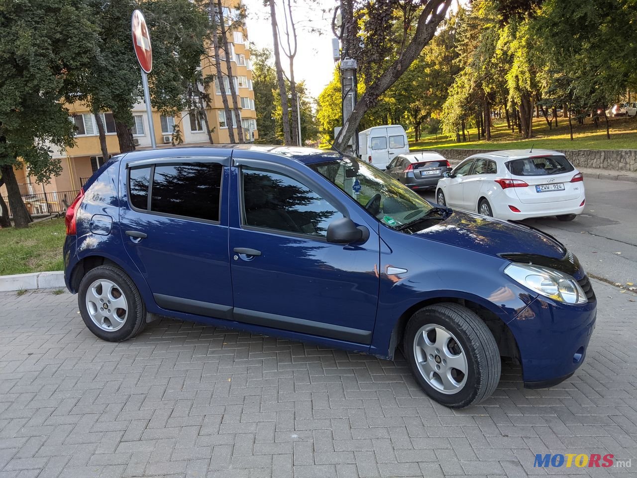 2009' Dacia Sandero photo #3