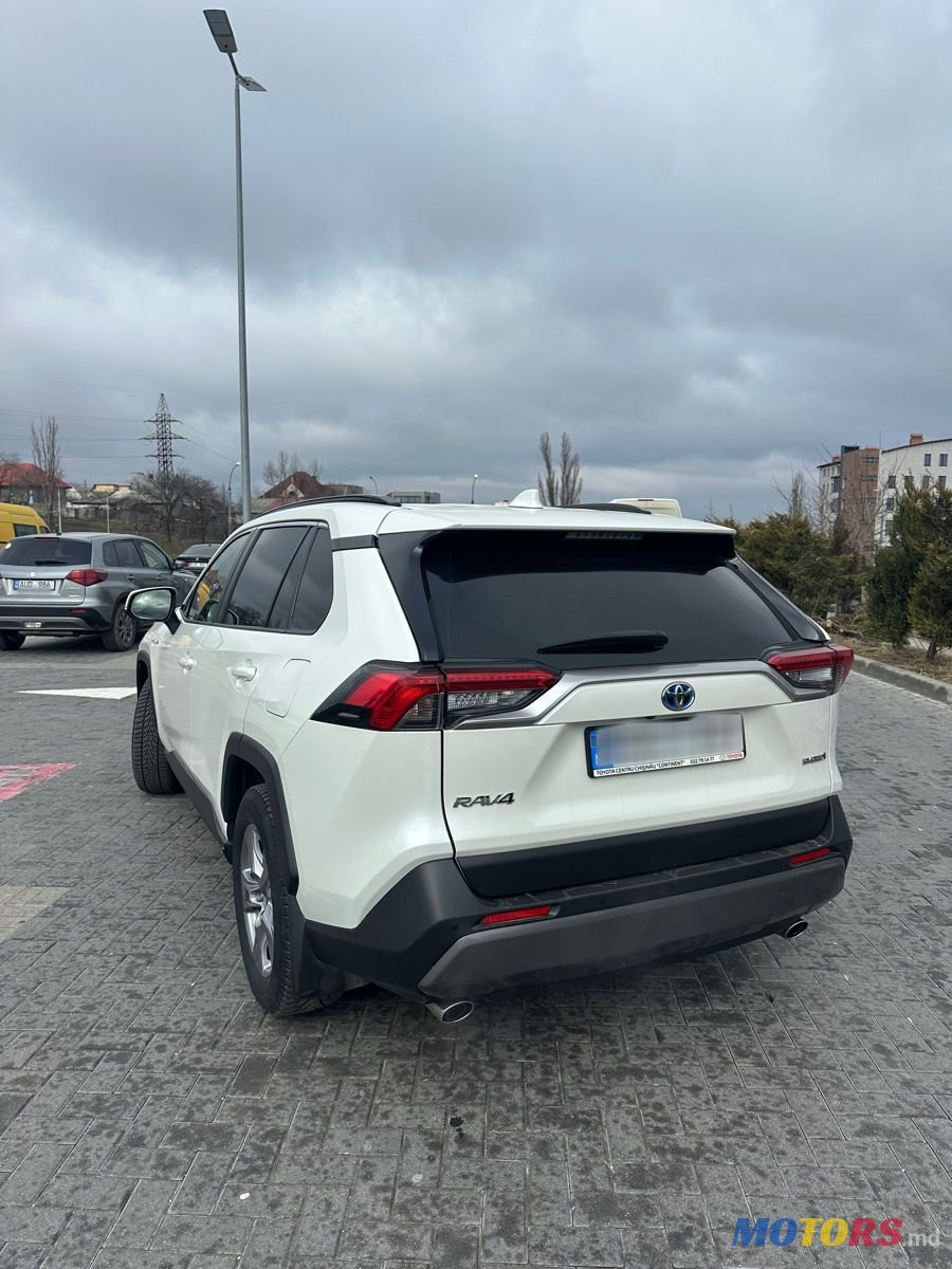 2019' Toyota RAV4 photo #5