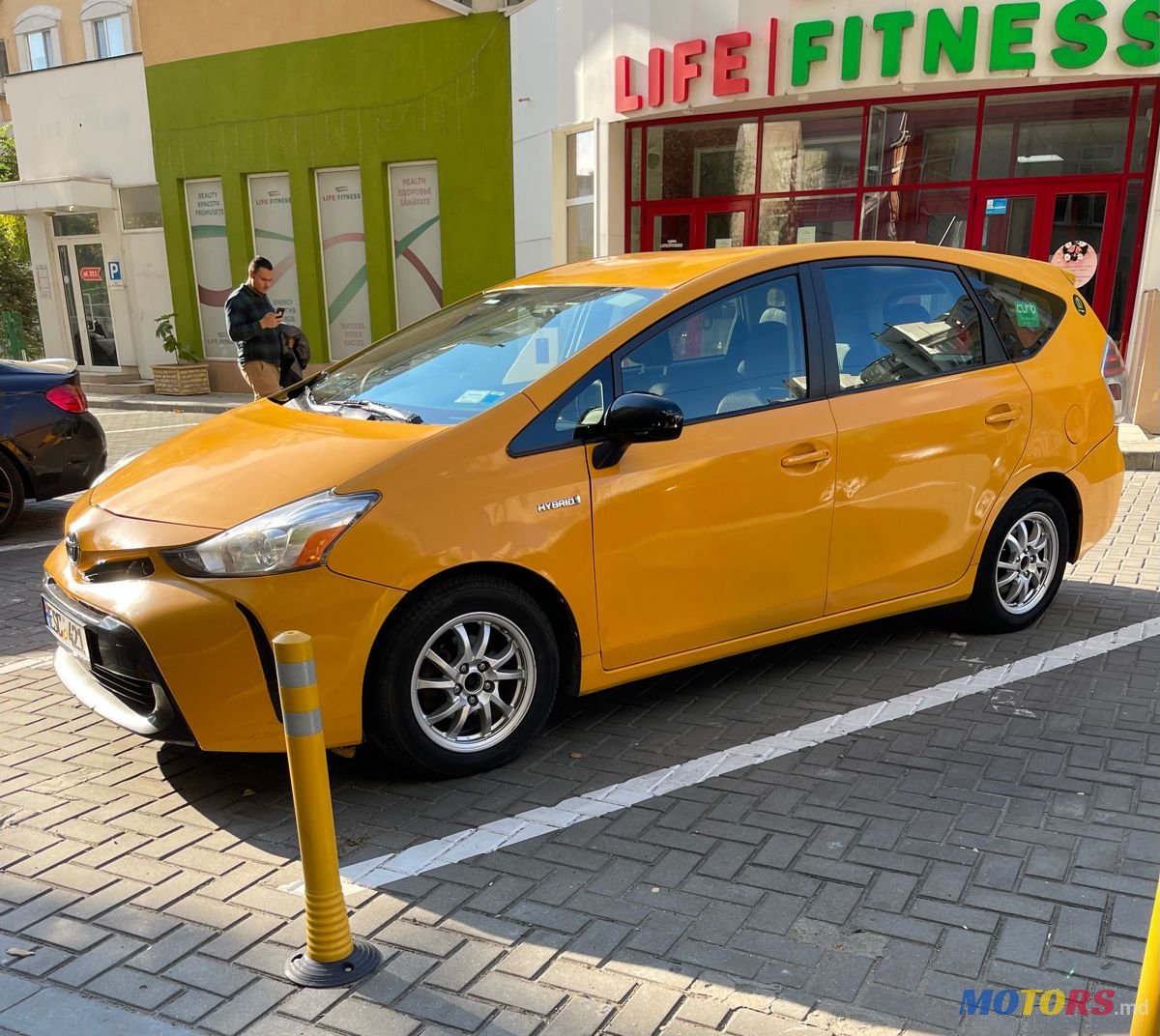 2015' Toyota Prius v photo #4