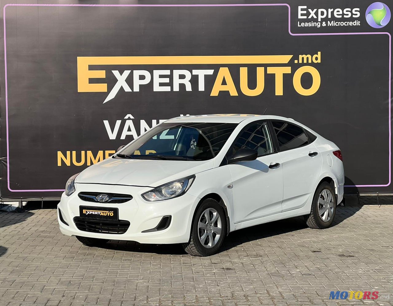 2011' Hyundai Accent photo #2