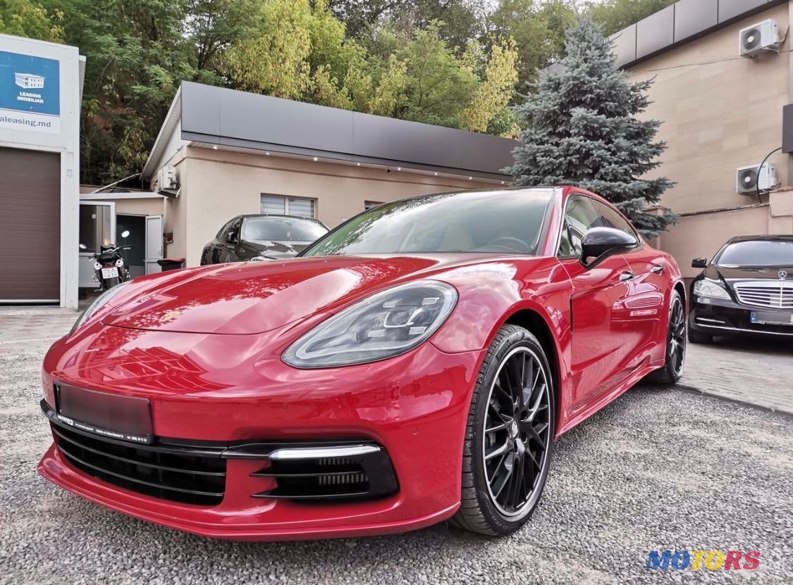 2018' Porsche Panamera photo #1