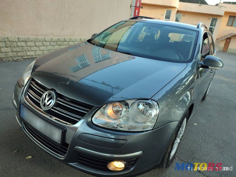 2008' Volkswagen Golf photo #2