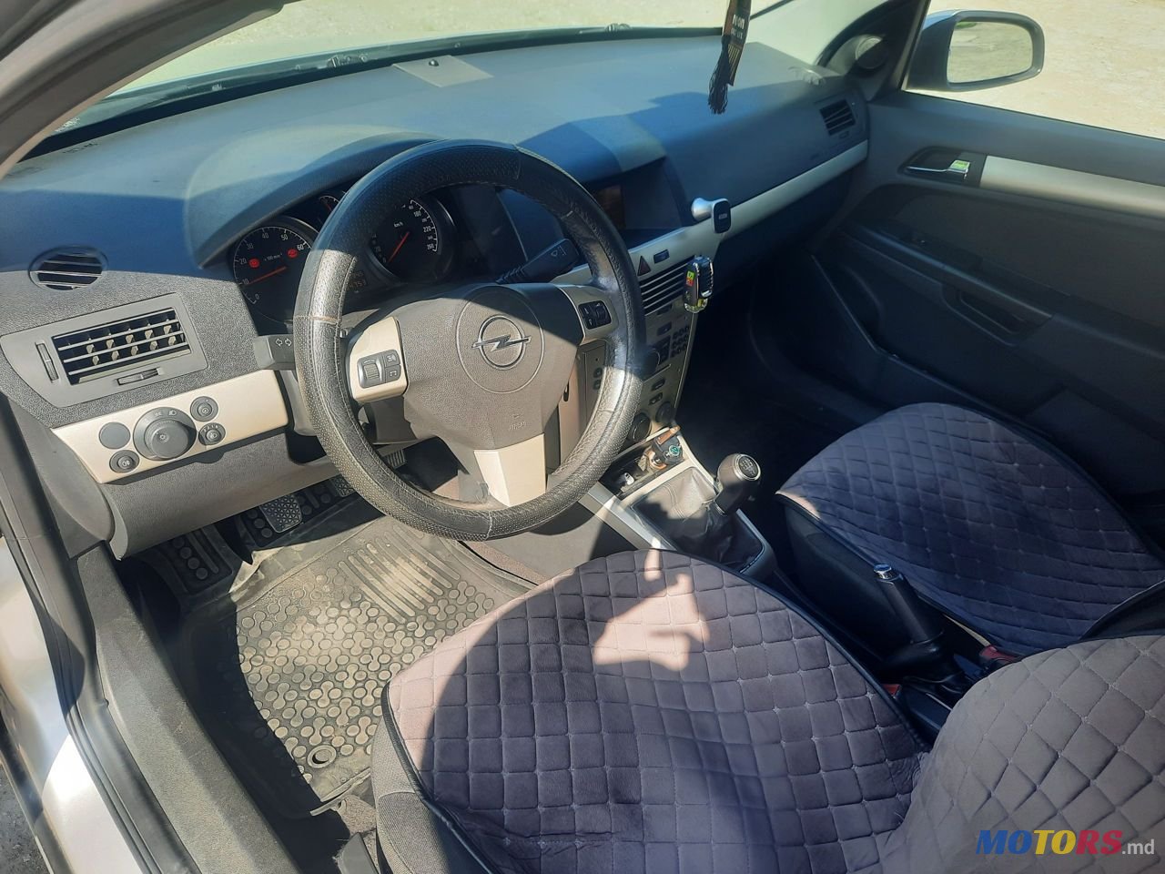 2008' Opel Astra photo #5