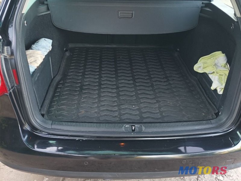 2009' Volkswagen Passat photo #3