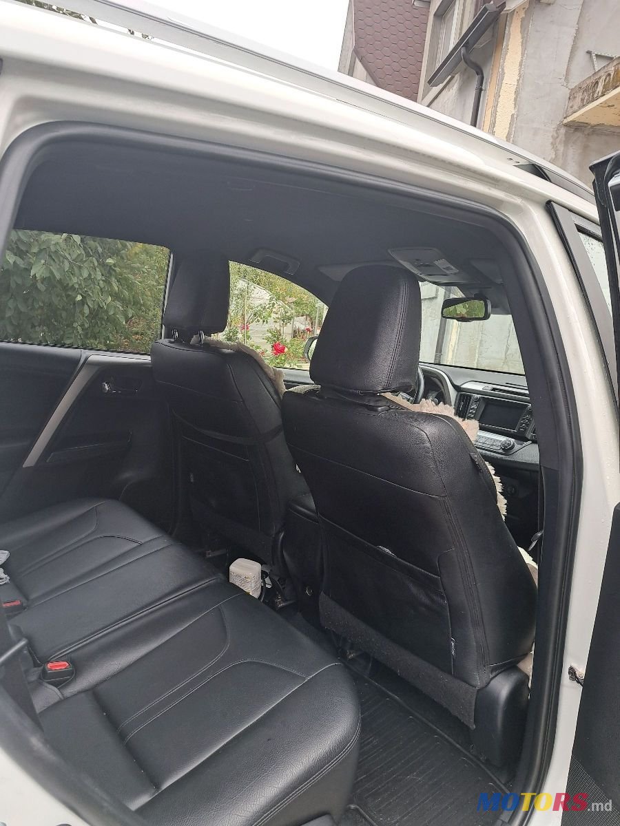 2017' Toyota RAV4 photo #4