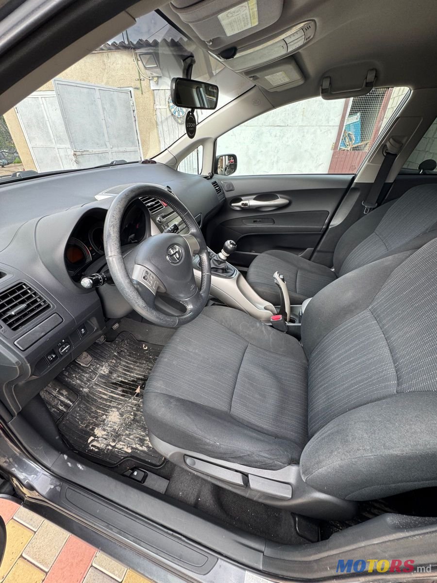 2009' Toyota Auris photo #4