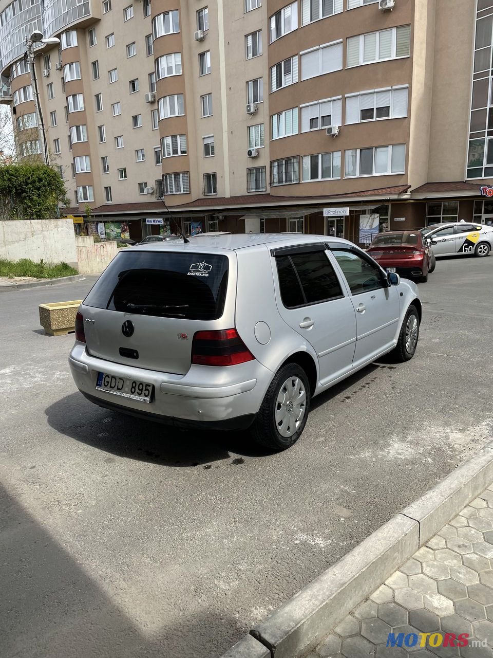 2001' Volkswagen Golf photo #5