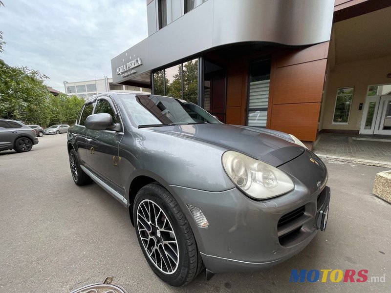 2005' Porsche Cayenne photo #3