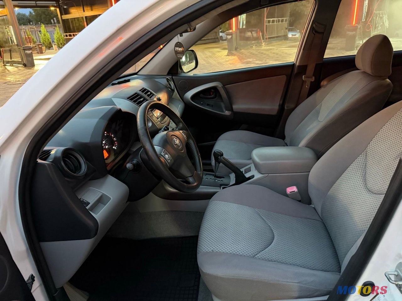 2006' Toyota RAV4 photo #5