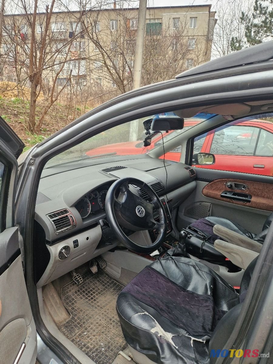 2002' Volkswagen Sharan photo #3